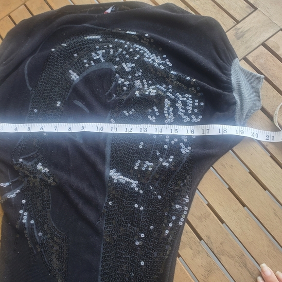 Black Sequin Graphic Knit Top with Gray Hem Eye-Catching Casual Look For Woman - Picture 7 of 7